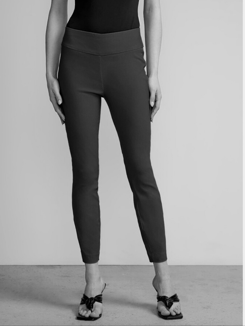 New York & Co EUC Whitney High-Waisted Pull-On pants Small Black Or Silver Black